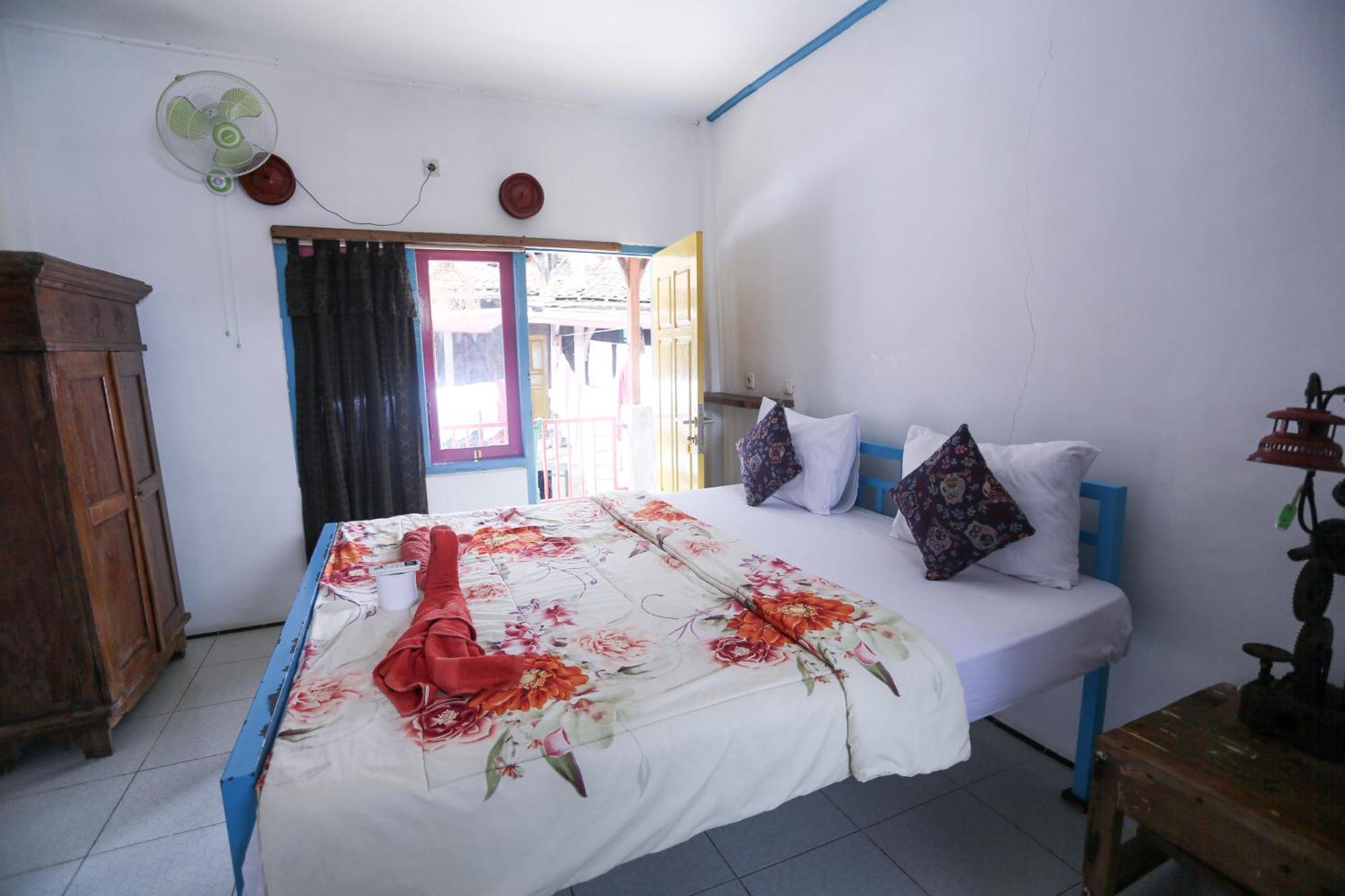 La Boheme Bajo Hostel Labuan Bajo Exterior photo
