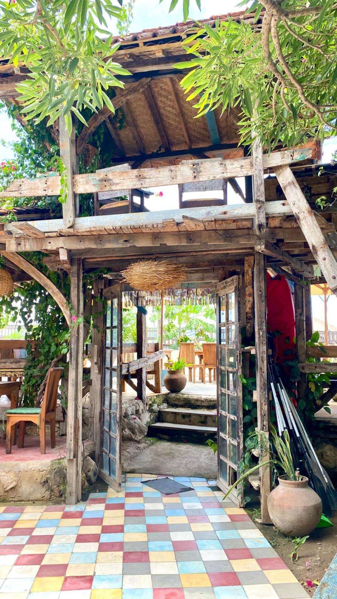 La Boheme Bajo Hostel Labuan Bajo Exterior photo